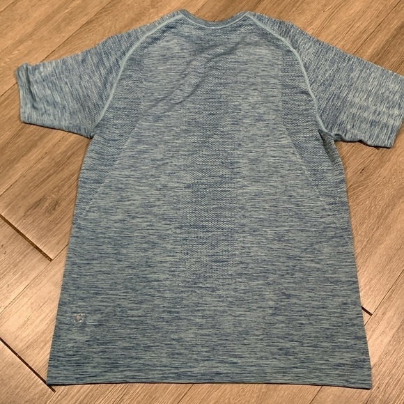 Lululemon Metal Vent Tech Blue Short Sleeve size M - Picture 9 of 12